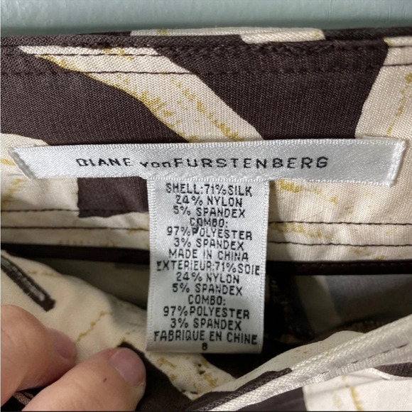 Diane von Furstenberg Cropped Silk Blend Printed Brown Pants - Picture 4 of 5